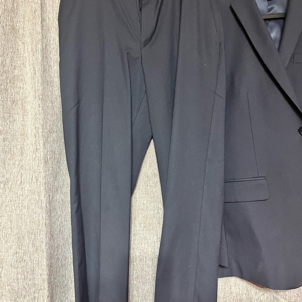 Class Club Elegant Navy Blue Suit